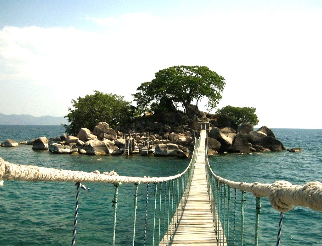 A rope bridge connecting Kaya Mawa Lodge to its Honeymoon Island, Malawi.]]>” id=”IMAGE-m7lz9c6liW1r6b8aao1_1280″ /></a></p>
<p>A rope bridge connecting Kaya Mawa Lodge to its Honeymoon Island, Malawi.]]><br />#holiday, #Summer, #travel, #Tourism, #Afrique</p>
</p>
        <div class=